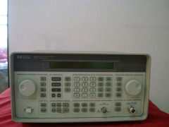 HP8647A 信号源