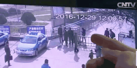 山西火车站惊现iPhone碰瓷 专坑低头族