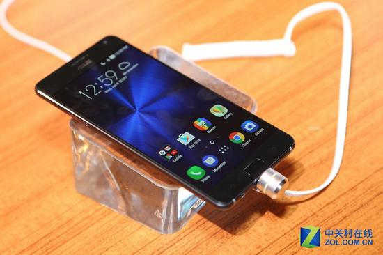 华硕ZenFone AR是全球第一款8GB内存的手机