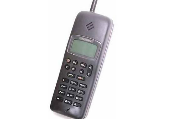 诺基亚1011(1993)——世界上第一部能发短信的手机